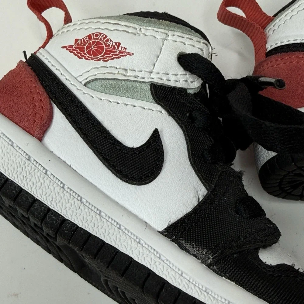 Jordan Unisex Baby/Toddler Mid Top Sneakers US 4C White/Black/Red BQ6933-100